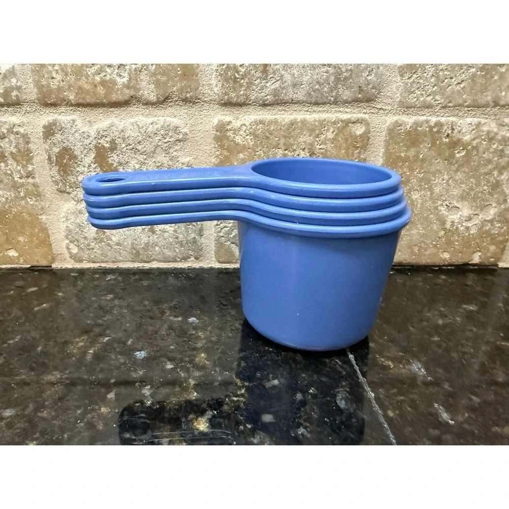 Vintage Rubbermaid Nesting Measuring Cups Blue 4 Pc Servin Saver 1/2‎ 1/3 1/4 1